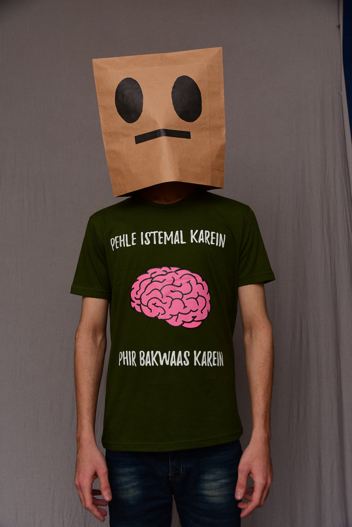 "Istemal karien phir bukwas karien" T-shirt